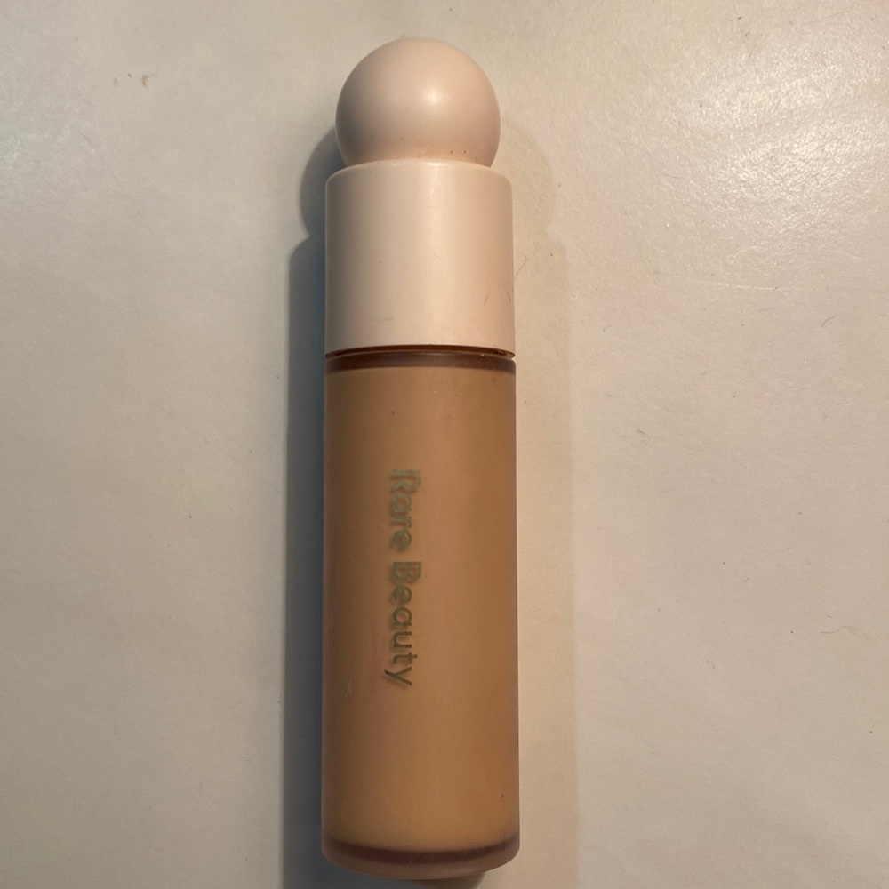 RARE BEAUTY foundation